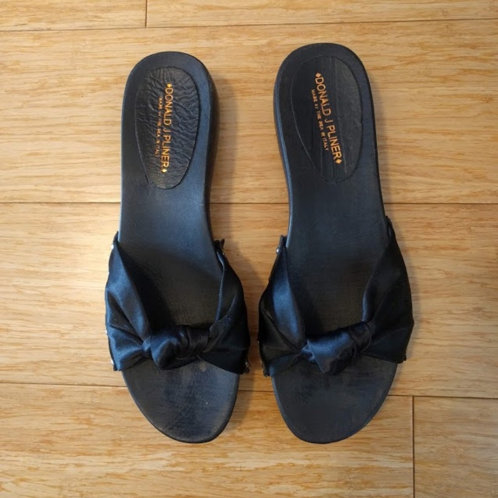 Vintage Donald J Pliner sandal - never worn